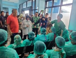 Mensos RI Kunjungi Kegiatan Operasi Katarak Di Kabupaten Parigi Moutong